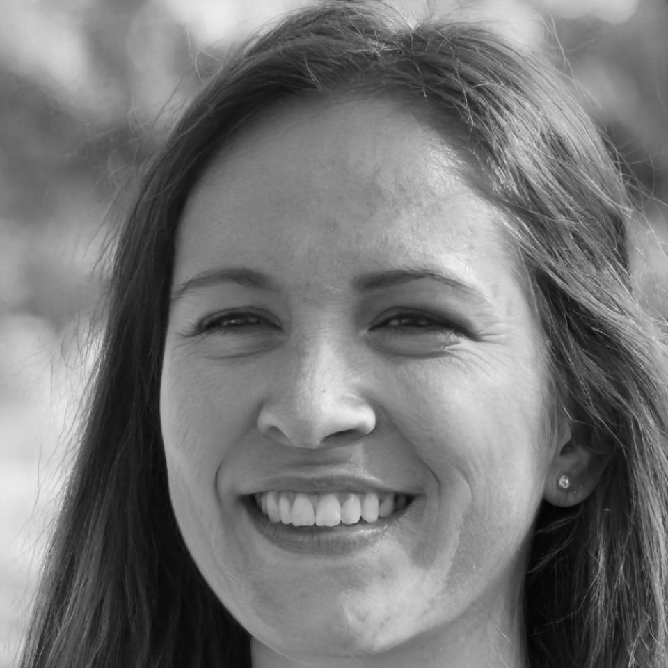 Portrait von Expertin für Finanzbildung